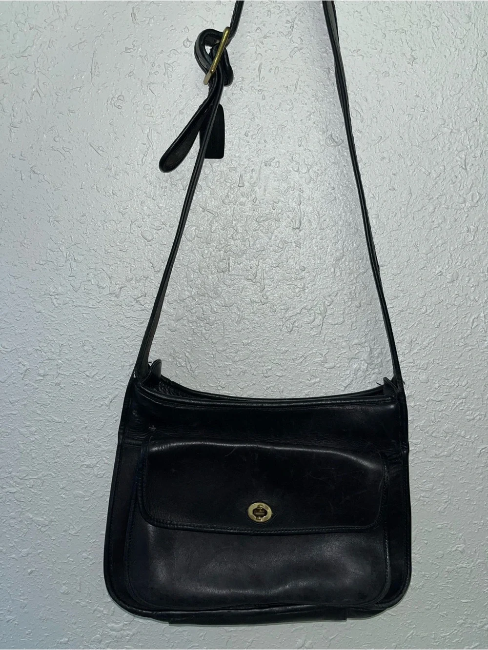 Classic Black Leather Shoulder Bag - Timeless Design